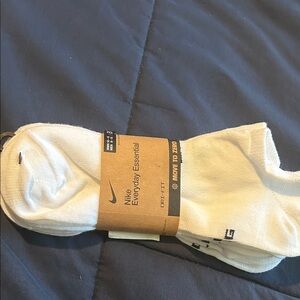Nike Everyday Essential White Socks
